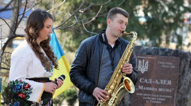 У центрі Сміли з’явився Янгол-охоронець у пам’ять загиблим Героям — Новини Черкащіни
