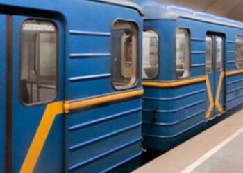 У Києві пасажир потрапив під поїзд метро: кілька станцій закриті на вхід