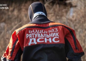 У Києві з річки дістали тіло чоловіка, який стрибнув із Північного мосту