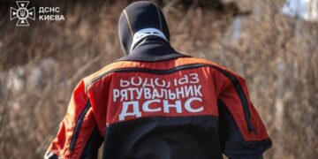 У Києві з річки дістали тіло чоловіка, який стрибнув із Північного мосту