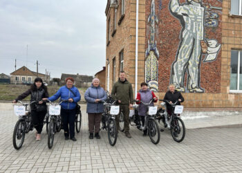 У Комишуваській громаді соцпрацівникам видали електровелосипеди – як це полегшить роботу | Новости Запорожья