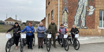У Комишуваській громаді соцпрацівникам видали електровелосипеди – як це полегшить роботу | Новости Запорожья