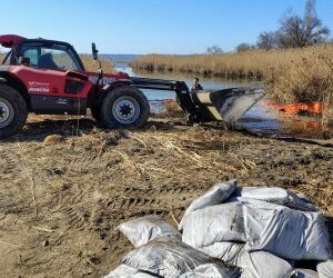 У Миколаєві триває очищення Південного Бугу після розливу олії внаслідок удару «Шахедів» 28 грудня » Миколаївський Оглядач