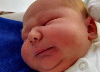 У Рівненському перинатальному жінка народила сина вагою більше 5 кг