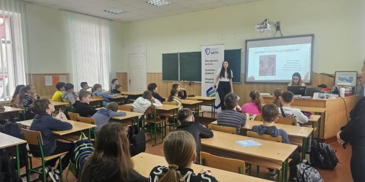 У Рівному більше 200 учнів прийшли на лекції по здоровому харчуванню