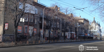 У Запоріжжі прибрали незаконну рекламу на проспекті Соборному – компанія з Києва проігнорувала вимогу прибрати конструкції  | Новости Запорожья