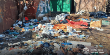 У Запоріжжі прибрали стихійне звалище біля басейну “Байкал” у Комунарському районі – звідси регулярно вивозять від 20 до 45 тонн сміття | Новости Запорожья