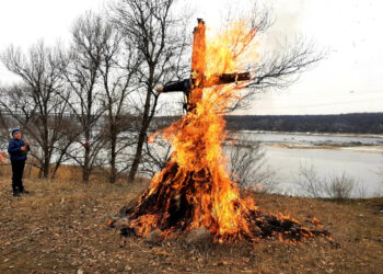 У Запоріжжі в урочищі Сагайдачного відсвяткували Масницю, фото – тут спалили опудало путіна | Новости Запорожья