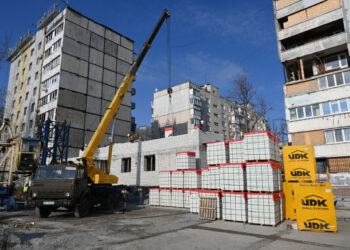 У Запоріжжі відновлюють багатоповерхівку на вулиці Запорізькій 2-А, в яку влучила російська ракета у березні 2023 року | Новости Запорожья