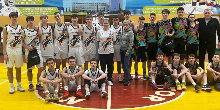 ВЮБЛ серед юнаків 2010 року: чернігівська ОКДЮСШ обіграла чемпіона і залишилась непереможною на третьому етапі – Федерація баскетболу України