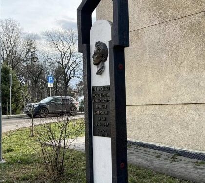 З площі Святого Юра заберуть пам’ятний знак актору-чекісту