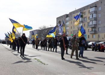 Загинув на полі бою: у Чорнобаї провели в останню путь захисника