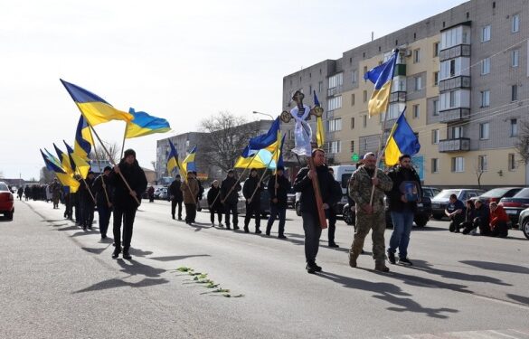 Загинув на полі бою: у Чорнобаї провели в останню путь захисника