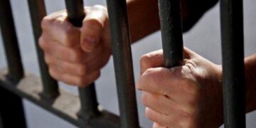 Житель Золотоніщини зберігав наркотики та намагався збути гранату