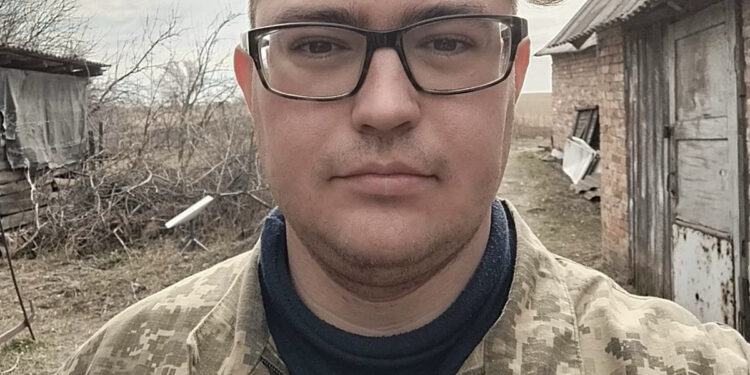 “Жив з розумінням, що війна неминуча”, — боєць Назар Розлуцький про історію, книгу «Нотатник мобілізованого», актуальні уроки минулого та перемогу