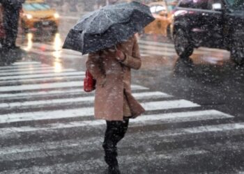 Черкащан попереджають про мокрий сніг та ожеледицю