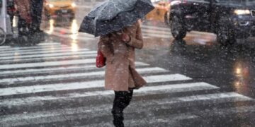 Черкащан попереджають про мокрий сніг та ожеледицю