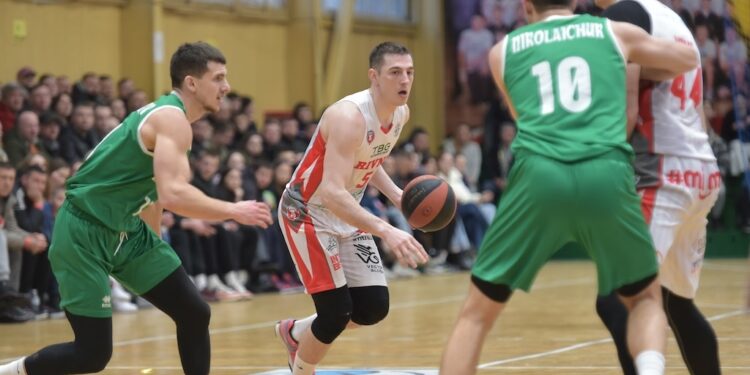 Ефектна перемога Рівного в матчі проти Запоріжжя: фотогалерея – Федерація баскетболу України