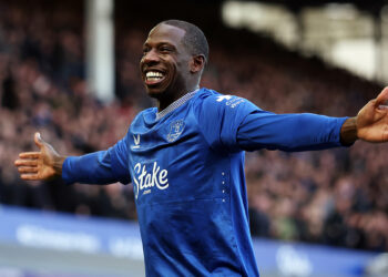 «Эвертон» в компенсированное время сенсационно вырывает победу над «Ноттингем Форест»