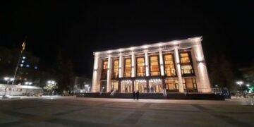 Флешмоб в Черкасах: колектив театру тривалий час намагався уникнути розголосу, але далі терпець урвався — Новости Черкасс