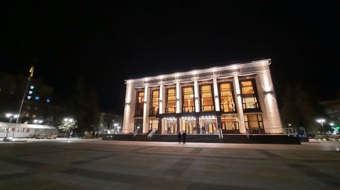 Флешмоб в Черкасах: колектив театру тривалий час намагався уникнути розголосу, але далі терпець урвався — Новости Черкасс