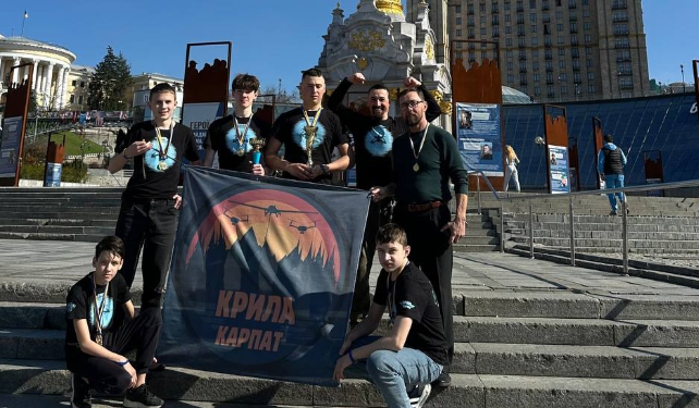 Юні авіатори з Прикарпаття стали одними з найкращих на всеукраїнських змаганнях з авіамодельного спорту