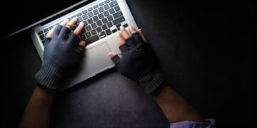 «Кешбек» грабіжника: у Звягелі чоловік орендував квартиру та крав пенсію господині | Журнал Житомира