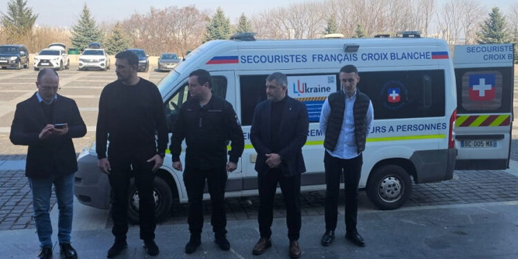 Координаційний штаб з питань поводження з військовополоненими отримав авто швидкої допомоги від УПЛ та LUkraine