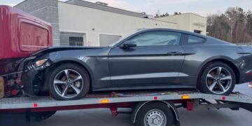 Mustang від Bon Jovi: в Україну намагались ввезти авто під виглядом гуманітарки