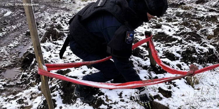 На Івано-Франківщині сапери знешкодили застарілий боєприпас часів Другої світової війни (ФОТО)
