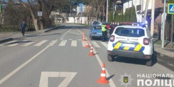 На Львівщині легковик збив жінку з семирічною дитиною