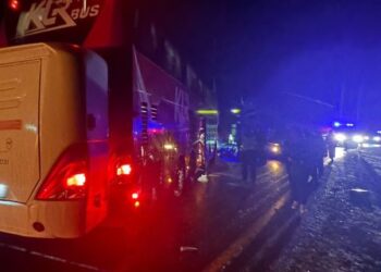 На Львівщині зіткнулися автобус і вантажівка: травмовані 7 пасажирів