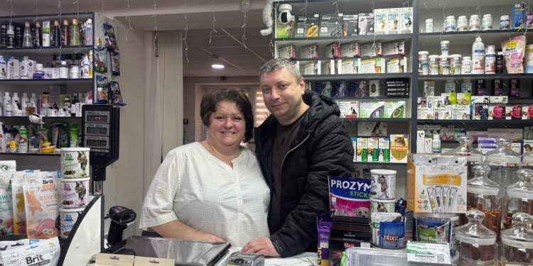 “Наші Котики”: як ветеран Роман Турик відкрив та розвиває зоомагазин в Івано-Франківську (ФОТО)