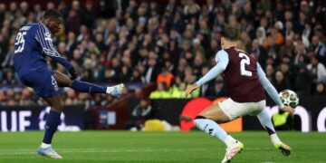 «ПСЖ» проиграл «Астон Вилле», но прошел в полуфинал Лиги чемпионов