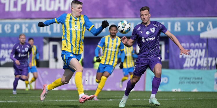 «Шахтер» продолжает борьбу за чемпионство УПЛ, разгромив черкасский «ЛНЗ»