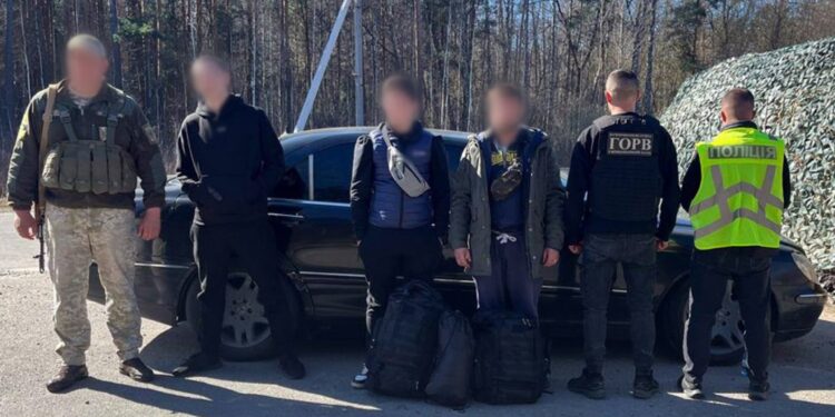 Товариш підвіз машиною: на блокпості затримали двох чоловіків, які хотіли незаконно перетнути кордон | Журнал Житомира