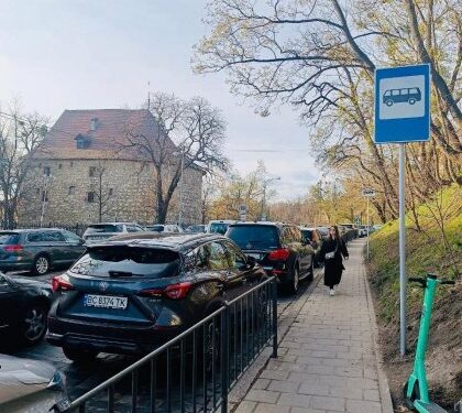 У центрі Львова з’явилася нова зупинка громадського транспорту