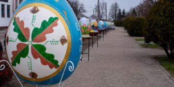 У Дубні до Великодня встановили Алею писанок