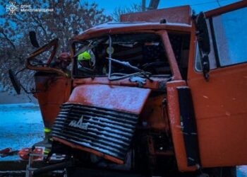 У Миколаєві вранці сталась дорожня аварія – рятувальники деблокували пасажира » Миколаївський Оглядач