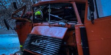 У Миколаєві вранці сталась дорожня аварія – рятувальники деблокували пасажира » Миколаївський Оглядач
