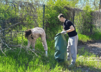 У Запоріжжі провели весняну толоку біля Вознесенівського парку – місцева влада та громадські організації прибрали сміття | Новости Запорожья