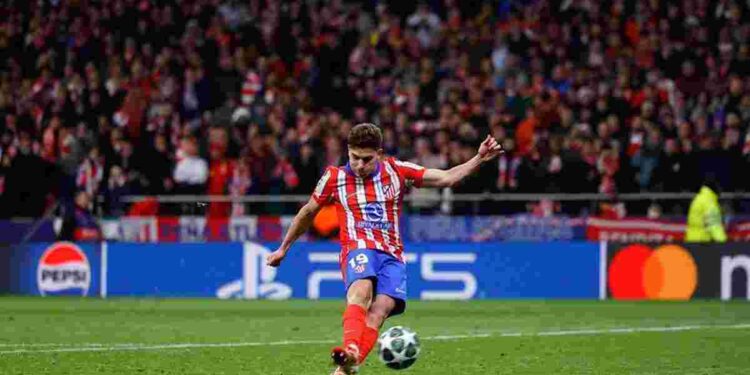 УЕФА наказал арбитров за скандальный пенальти в матче «Атлетико» – «Реал» в Лиге чемпионов