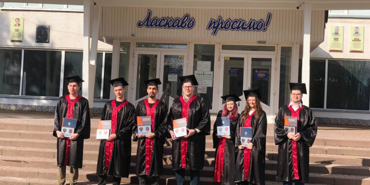 В ІФНТУНГ видали перші подвійні дипломи у співпраці з британським університетом (ФОТО)