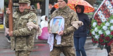 В Умані жителі громади провели в останню путь воїна