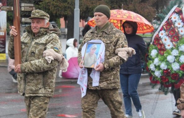 В Умані жителі громади провели в останню путь воїна