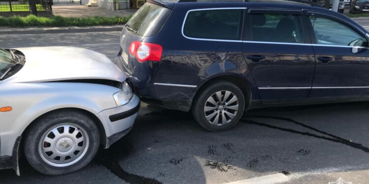 Винуватець аварії мав ознаки сп’яніння: в Івано-Франківську зіткнулись два авто (ФОТОФАКТ)