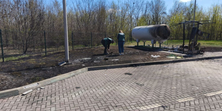 Внаслідок нічної атаки дрона по Шевченківському районі Запоріжжя 14 квітня, утворилось значне забруднення – екологи відібрали зразки ґрунту | Новости Запорожья