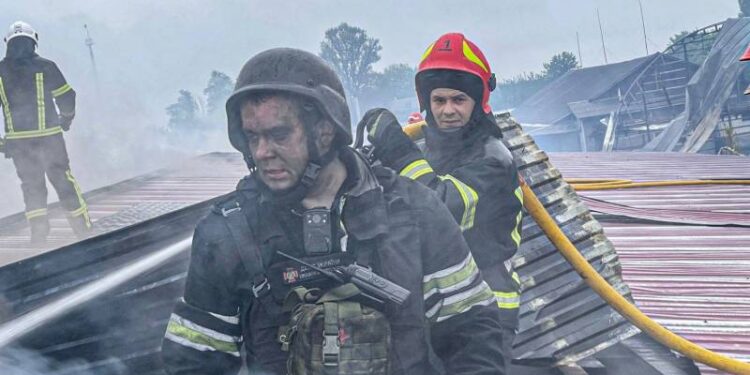 18 будинків та 4 підприємства пошкоджено внаслідок ворожої атаки на Хмельниччину —Хмельнитчина