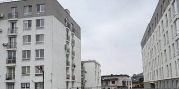 Біля Львова замість медцентру збудували житло із зайвими поверхами