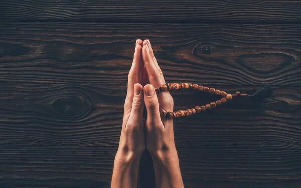 Бог дивиться на серце, а не на зовнішність: чи є обмеження в одязі для вірян у храмі